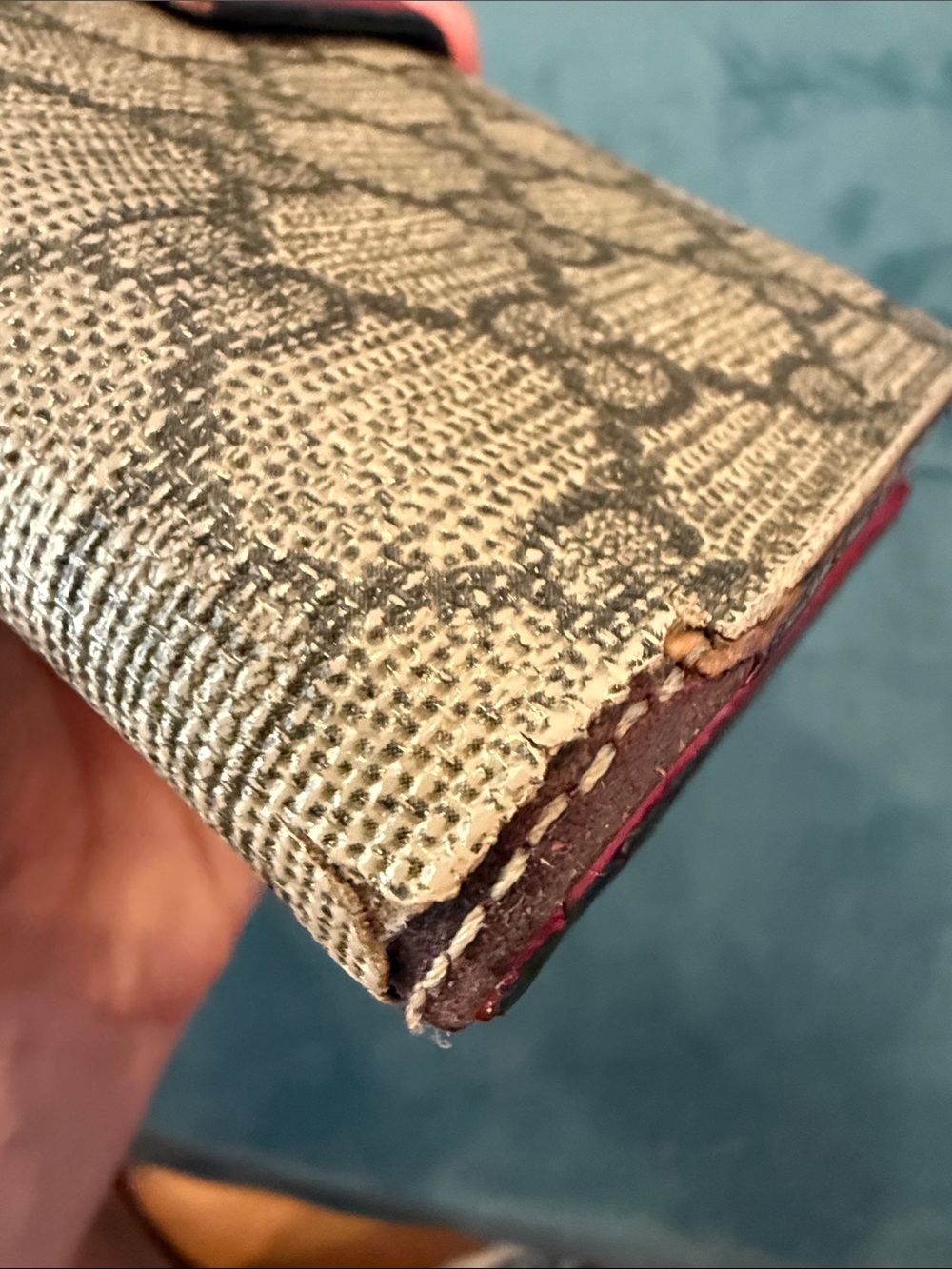 Gucci Beige GG Canvas Wallet with Pink Snap Tab - Picture 5 of 5